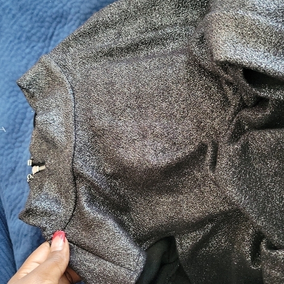 Bebe Y2K cold shoulder gunmetal Mettalic mock neck cropped top size L - Picture 10 of 12